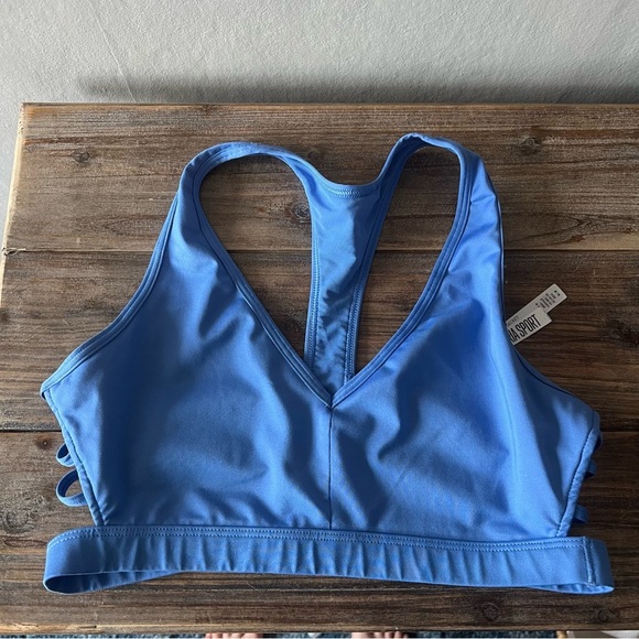 Victoria’s Secret Sport Light Blue Strappy Back Sports Bra Size Medium - Picture 1 of 6